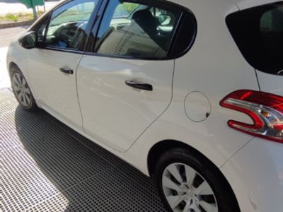 usata Peugeot 208 1.0 benzina anno 2014