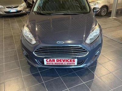Begagnad Ford Fiesta 97 HK (71 kW) 2015 Grå Sedan