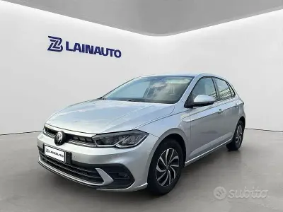Usata VW Polo Life 95 CV (69 kW) 2023 Grigio Utilitaria