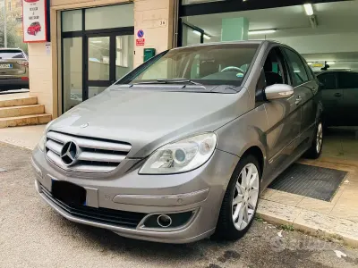 Usata Mercedes B180 109 CV (80 kW) 2008 Grigio Monovolume