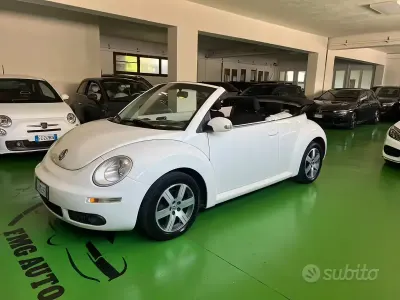 Usata VW New Beetle 105 CV (77 kW) 2006 Bianco Utilitaria