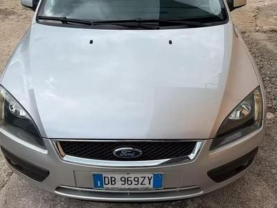 Occasion Ford Focus 100 ch (73 kW) 2006 Gris Citadine