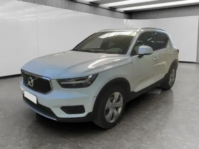 Usata Volvo XC40 Momentum 129 CV (94 kW) 2020 Bianco SUV