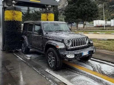 Usata Jeep Wrangler Sahara 272 CV (200 kW) 2025 Grigio SUV