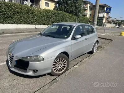 Usata Alfa Romeo 147 120 CV (88 kW) 2006 Grigio Utilitaria