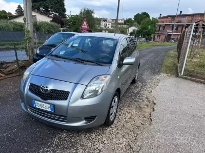 Begagnad Toyota Yaris Sol 87 HK (63 kW) 2006 Grå Sedan