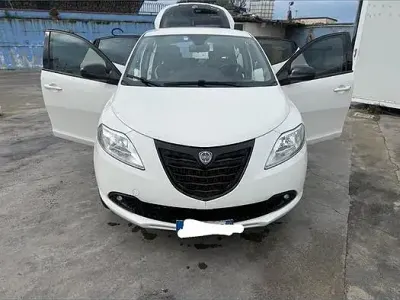 Usata Lancia Ypsilon 80 CV (58 kW) 2014 Bianco Utilitaria