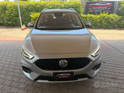 Usata MG ZS Luxury 106 CV (77 kW) 2024 Argento SUV