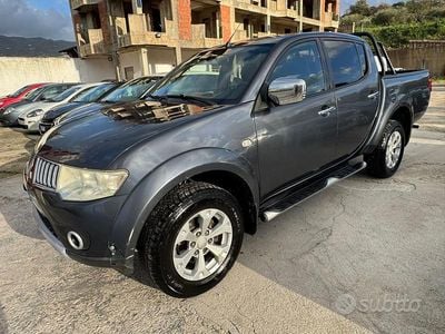 Usata Mitsubishi L200 178 CV (130 kW) 2010 Grigio Pick-up