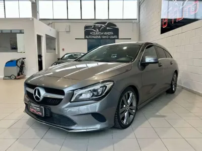 Usata Mercedes CLA180 122 CV (89 kW) 2018 Grigio scuro Coupé