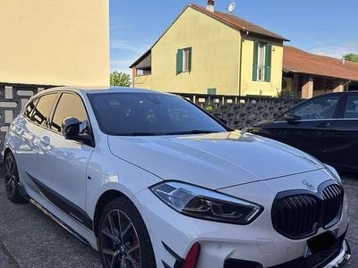 Begagnad BMW 128 M Performance 265 HK (194 kW) 2022 Vit Sedan