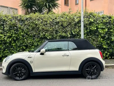 Usata Mini Cooper Cabriolet 136 CV (100 kW) 2017 Cabrio
