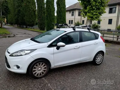 Usata Ford Fiesta 97 CV (71 kW) 2009 Bianco Berlina