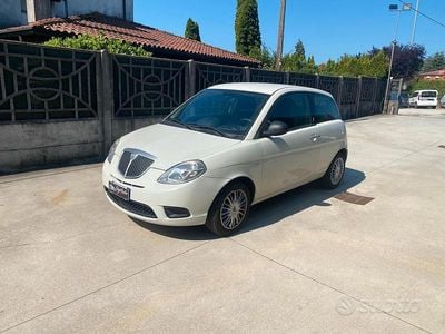 Usata Lancia Ypsilon 60 CV (44 kW) 2010 Bianco Utilitaria