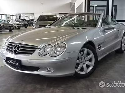Usata Mercedes SL350 245 CV (180 kW) 2006 Grigio Cabrio