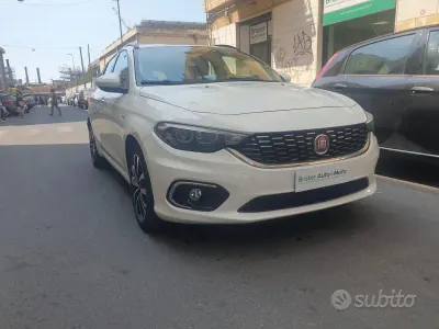 Usata Fiat Tipo Easy 120 CV (88 kW) 2017 Bianco Station wagon