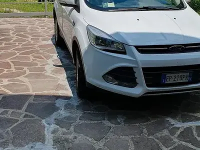 Usata Ford Kuga 140 CV (102 kW) 2013 Bianco SUV