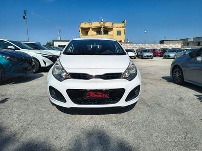 Usata Kia Rio 85 CV (62 kW) 2013 Bianco Berlina