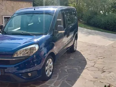 Usata Fiat Doblò Lounge 95 CV (69 kW) 2016 Bluazzurro Monovolume