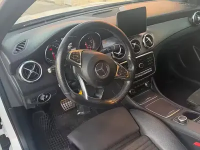 Usata Mercedes GLA220 184 CV (135 kW) 2018 Bianco SUV