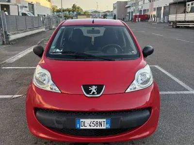Usata Peugeot 107 68 CV (50 kW) 2007 Rosso Utilitaria