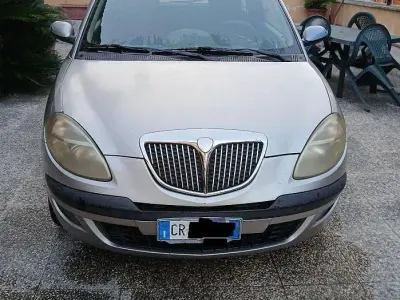 Usata Lancia Ypsilon 69 CV (50 kW) 2004 Grigio Utilitaria