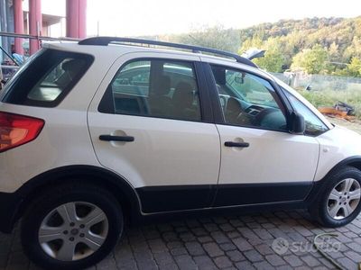 Usata Fiat Sedici 120 CV (88 kW) 2008 Bianco SUV