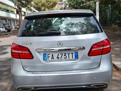 Usata Mercedes B180 109 CV (80 kW) 2015 Grigio Utilitaria