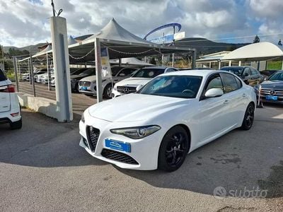 Usata Alfa Romeo Giulia 150 CV (110 kW) 2017 Bianco Berlina