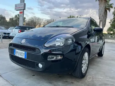 Usata Fiat Punto Lounge 69 CV (50 kW) 2012 Nero Utilitaria