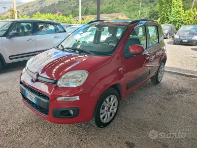 Usata Fiat Panda Lounge 80 CV (58 kW) 2016 Rosso Utilitaria