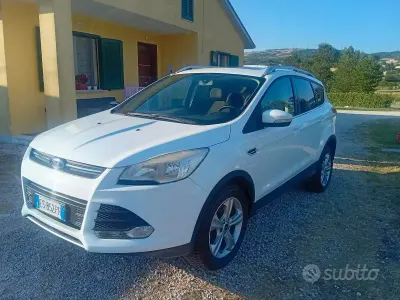 Usata Ford Kuga 140 CV (102 kW) 2013 Bianco SUV