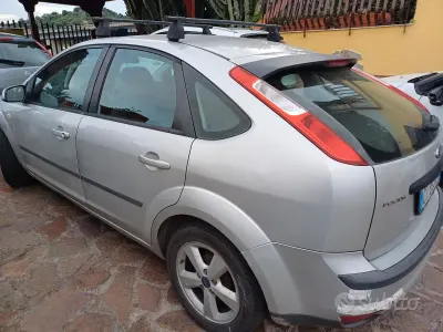 Usata Ford Focus 109 CV (80 kW) 2005 Grigio Berlina