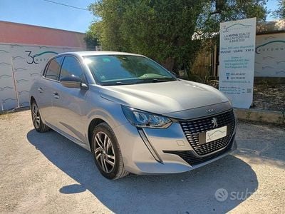 Usata Peugeot 208 Allure 101 CV (74 kW) 2023 Grigio Utilitaria