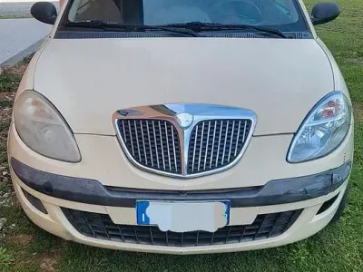 Usata Lancia Ypsilon 60 CV (44 kW) 2003 Giallo Utilitaria