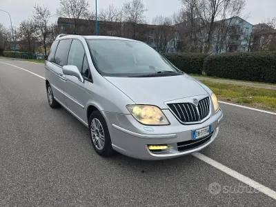Usata Lancia Phedra 170 CV (125 kW) 2009 Grigio Monovolume