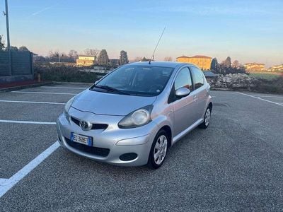 Usata Toyota Aygo Edition 68 CV (50 kW) 2010 Argento Utilitaria