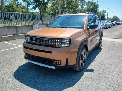 Nuova Fiat Grande Panda La Prima 100 CV (73 kW) 2026 Marrone Utilitaria