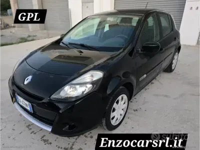Usado Renault Clio IV Dynamique 75 CV (55 kW) 2012 Negro Utilitario