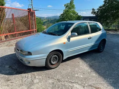 Usata Fiat Bravo 80 CV (58 kW) 2000 Blu Utilitaria