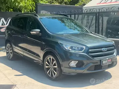 Usata Ford Kuga ST-Line 150 CV (110 kW) 2018 Verde SUV