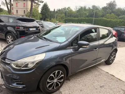 Usata Renault Clio IV Intens 75 CV (55 kW) 2017 Grigio Berlina