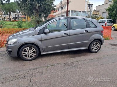 Usata Mercedes B180 116 CV (85 kW) 2011 Grigio Monovolume