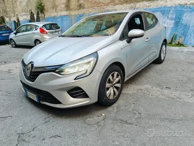 Usata Renault Clio V Edition One 101 CV (74 kW) 2020 Grigio Berlina