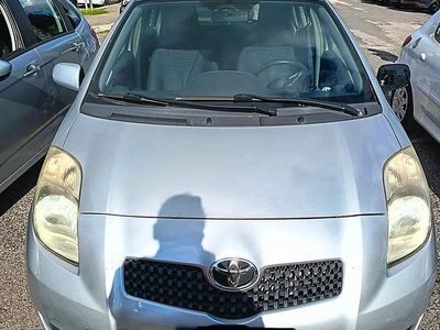 Usata Toyota Yaris 90 CV (66 kW) 2007 Grigio Utilitaria