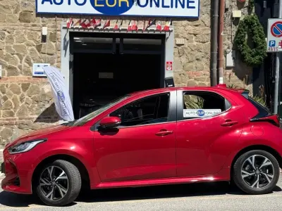 Usata Toyota Yaris Hybrid Lounge 92 CV (67 kW) 2025 Rosso Berlina