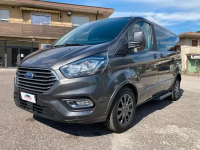 Usata Ford Tourneo Titanium 130 CV (95 kW) 2021 Grigio Monovolume