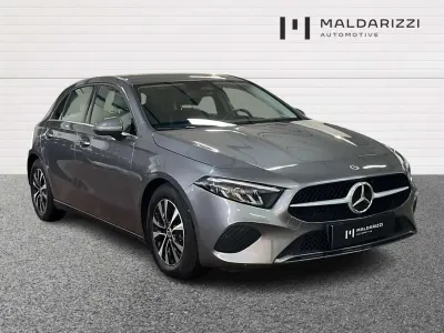 Nuevo Mercedes A180 Advanced 116 CV (85 kW) 2025 Gris Berlina