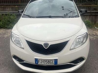 Usata Lancia Ypsilon Gold 69 CV (50 kW) 2017 Bianco Utilitaria