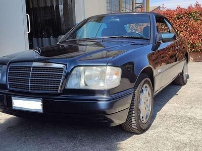 Usata Mercedes E200 136 CV (100 kW) 1996 Nero Cabrio